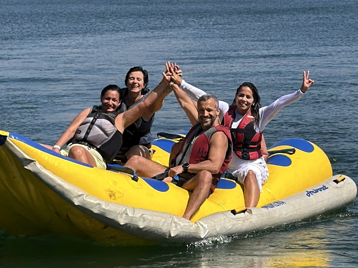 Banho nas águas calmas do Lago de Furnas